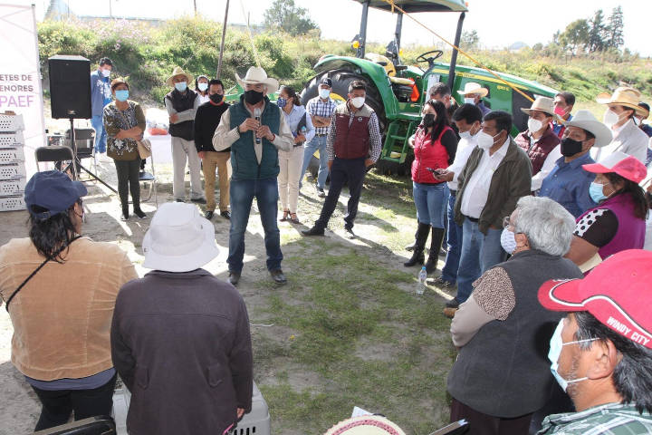 Continúa Sefoa con la entrega de apoyos agropecuarios