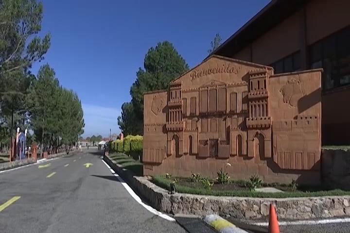 Las puertas de las instalaciones del Quinto Regimiento de Caballería Motorizado y Escuela Militar de Caballería Motorizada abrieron sus puertas