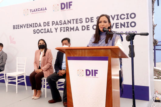 Entrega Sedif cartas de presentación para servicio social y firmas de convenios