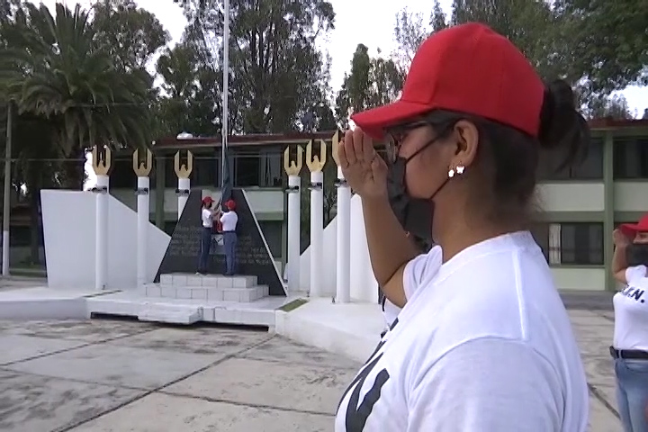 ¿Sabías que de manera voluntaria las mujeres pueden realizar el servicio militar al igual que los hombres?