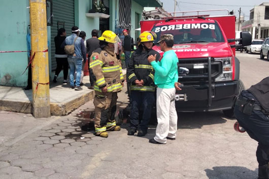 Atiende bomberos explosión de pirotecnia