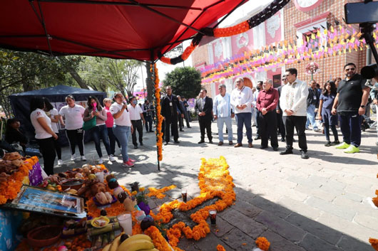 Inauguran concurso estatal de ofrendas “Mtro. Desiderio Hernández Xochitiotzin”