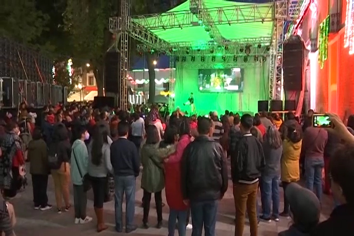 Con alegría y música celebran tlaxcaltecas noche mexicana