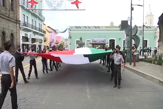 Realizan ensayo participantes del tradicional desfile de pendones, estandartes y banderas