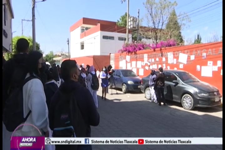 Se manifiestan estudiantes de la Facultad de Ciencias de la Salud de la Universidad Autónoma de Tlaxcala