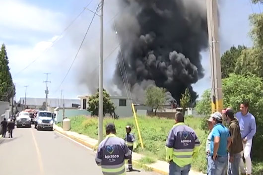 Atendieron cuerpos de emergencia estatales fuerte incendio en Santa Úrsula Zimatepec