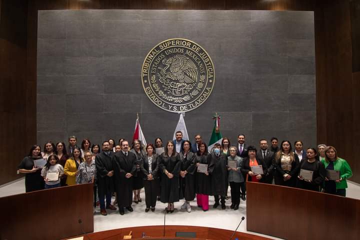 Reconoce Poder Judicial trayectoria de abogadas y abogados tlaxcaltecas