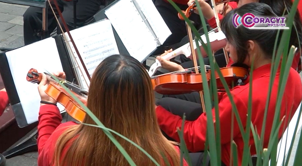 Ofreció Orquesta Sinfónica Infantil de la EMET concierto en la Plaza de la Constitución