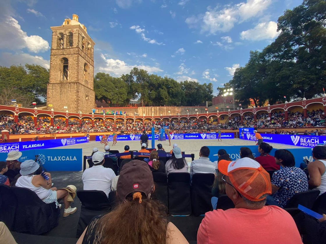 Voleibol de Playa | Vista a nivel de piso en la Plaza de Toros Jorge “El Ranchero” Aguilar