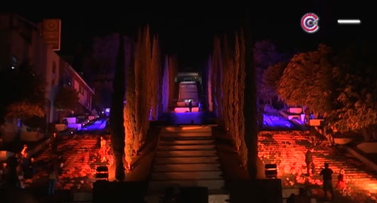 Iluminan Escalinatas de los Héroes por “Día de Muertos”