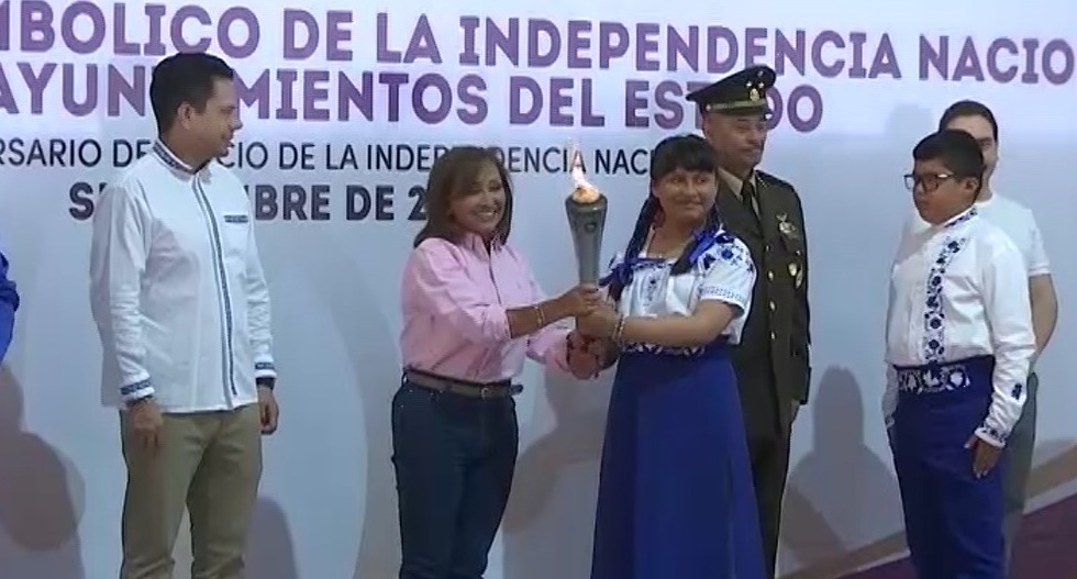 Entregó gobernadora Lorena Cuéllar fuego simbólico de independencia a los 60 ayuntamientos