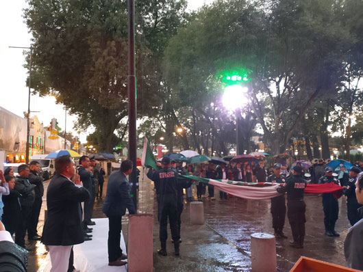 Inician ceremonias de izamiento y arrió del lábaro patrio