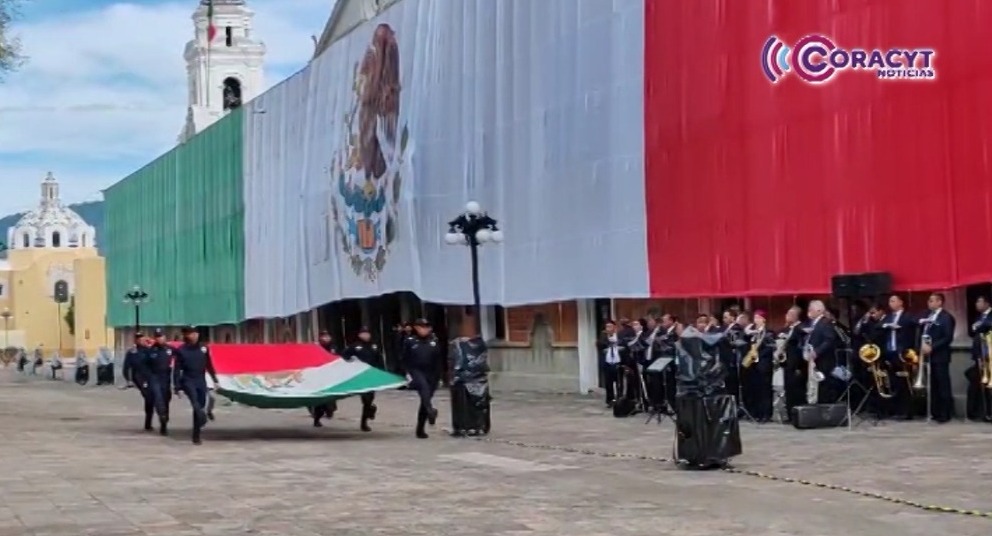 Encabezaron SMyT y Ayuntamiento de Chiautempan izamiento de la bandera